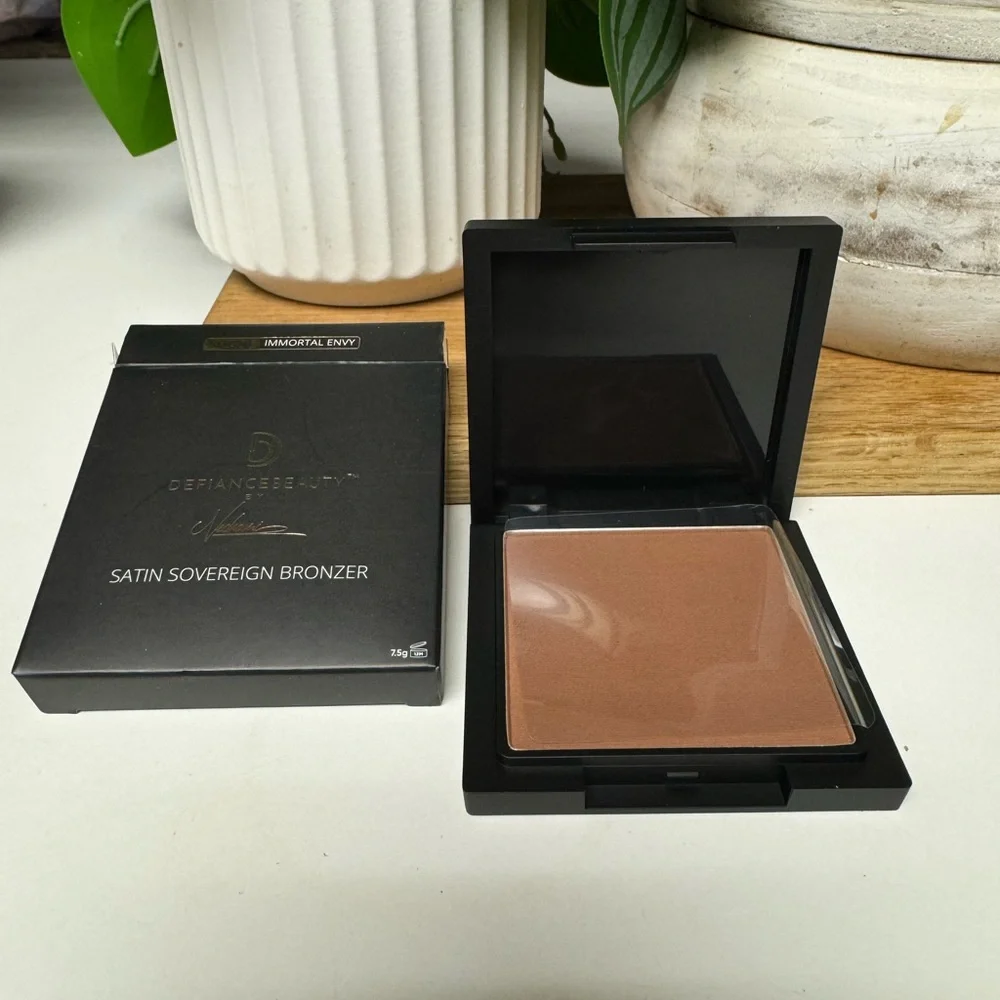 Defiance Beauty by Nechami-Satin Sovereign Bronzer - Immortal Envy
